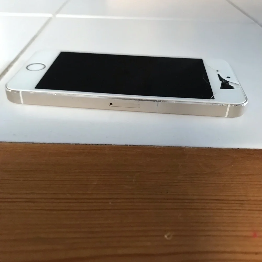 Apple iPhone 5S CDMA — For Parts / Does Not Work